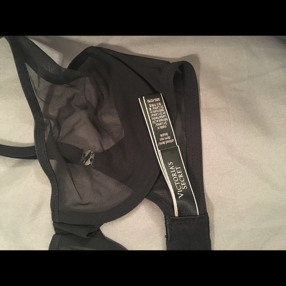 Victoria Secret - Picture 3 of 3